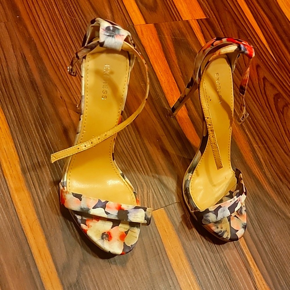 Express floral high heels strappy size 6